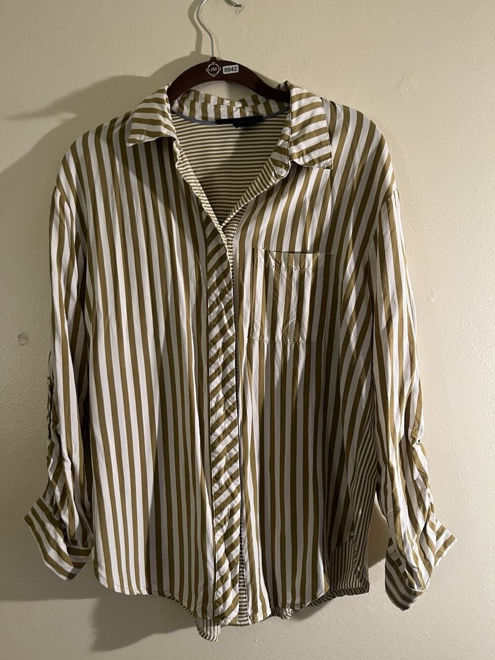 JANE DELANY BLOUSE SIZE MEDIUM WOMENS BUTTON DOWN 3/4 SLEEVE WITH STRIPE PRINT